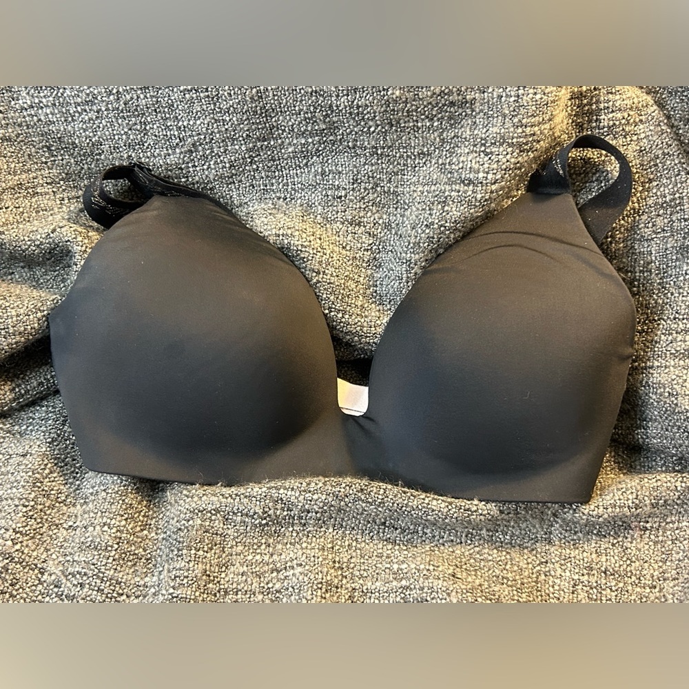 Black Victoria’s Secret Wide Strap Wireless Comfort Everyday Bra, Size 32D
